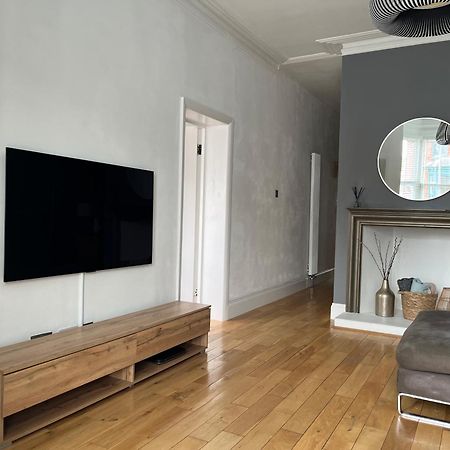 The Clock Tower Apartment - Spacious, Modern, 2 Bed Room Apartment , Southsea With Free Parking - Sleeps 4 Portsmouth Exterior foto