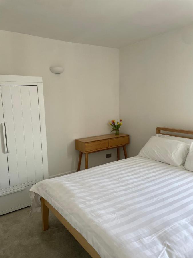The Clock Tower Apartment - Spacious, Modern, 2 Bed Room Apartment , Southsea With Free Parking - Sleeps 4 Portsmouth Exterior foto