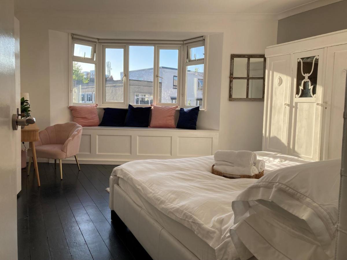 The Clock Tower Apartment - Spacious, Modern, 2 Bed Room Apartment , Southsea With Free Parking - Sleeps 4 Portsmouth Exterior foto